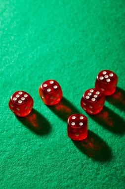 Community cards revealed during Ceme Online round